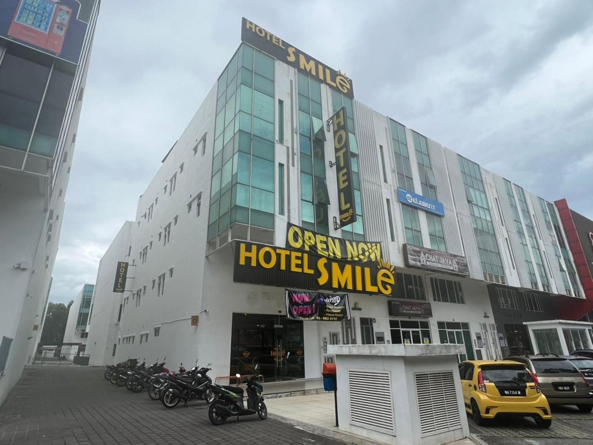 Smile Hotel Subang Airport Shah Alam Bagian luar foto